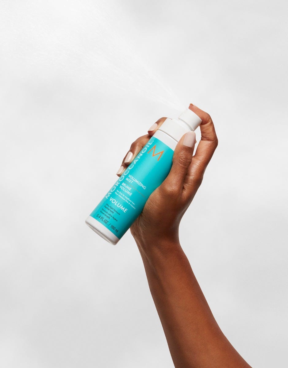 Moroccanoil Volumizing Mist — lekka mgiełka dodająca objętości u nasady włosów