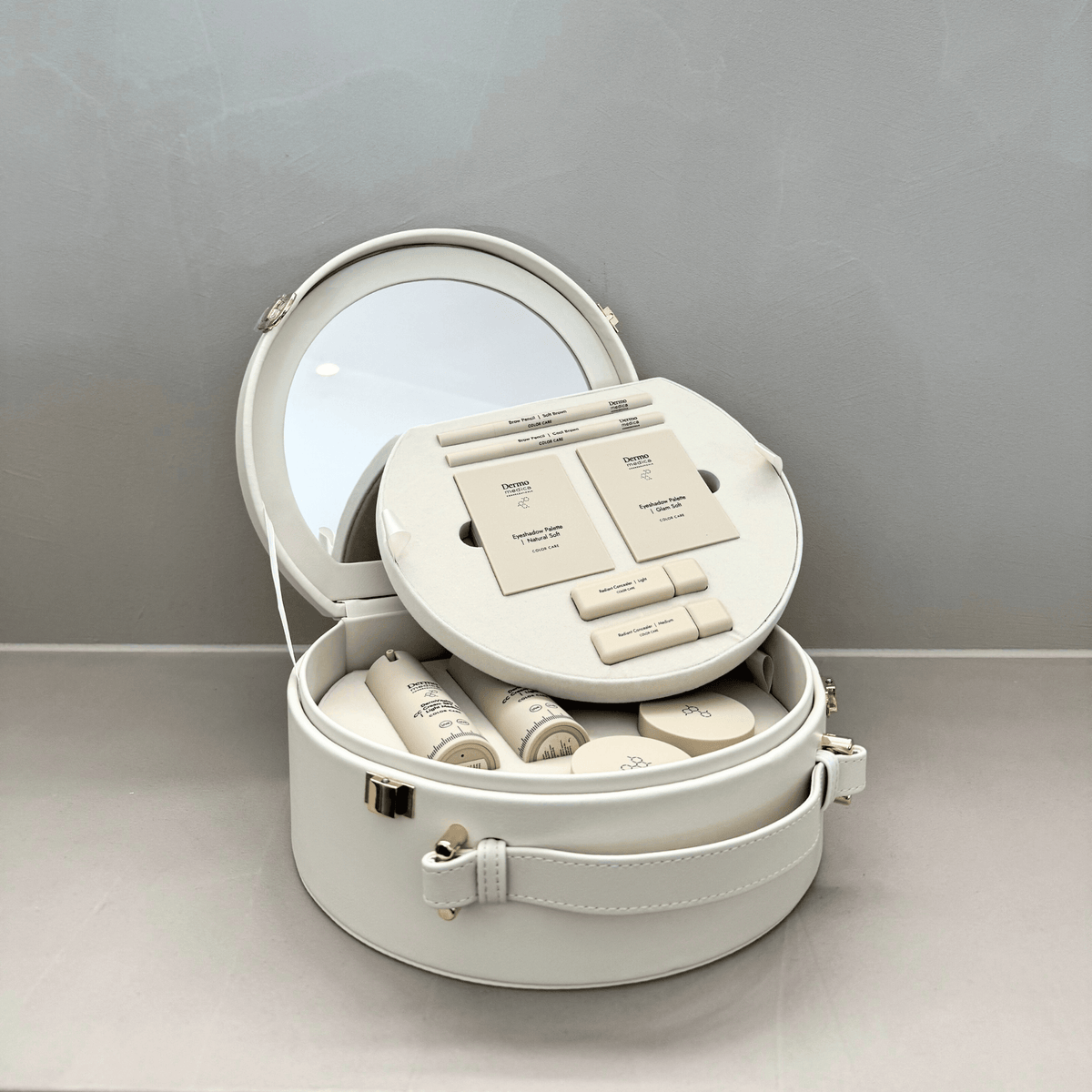 DermoMedica Kuferek Color Care z kosmetykami